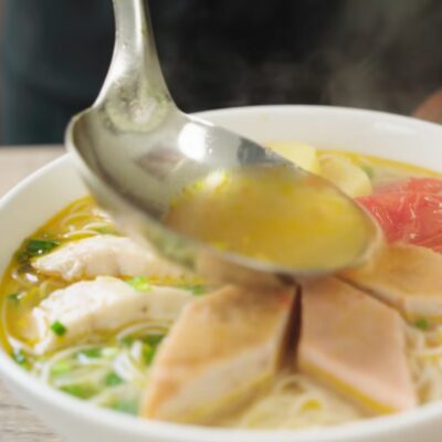 Hoàn thiện món bún