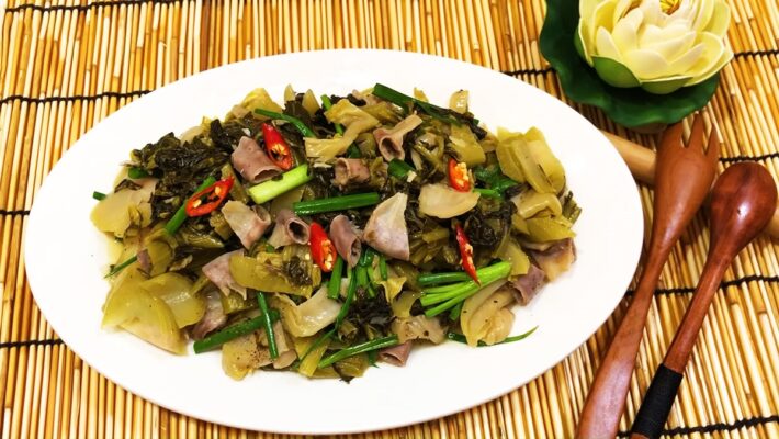 5. Xào lòng heo với dưa cải