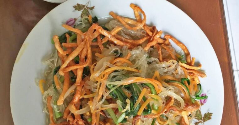 Xào rau và miến