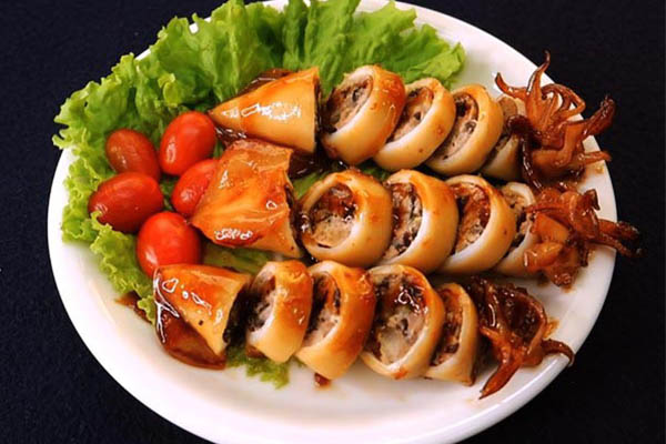 Nhồi thịt vào mực