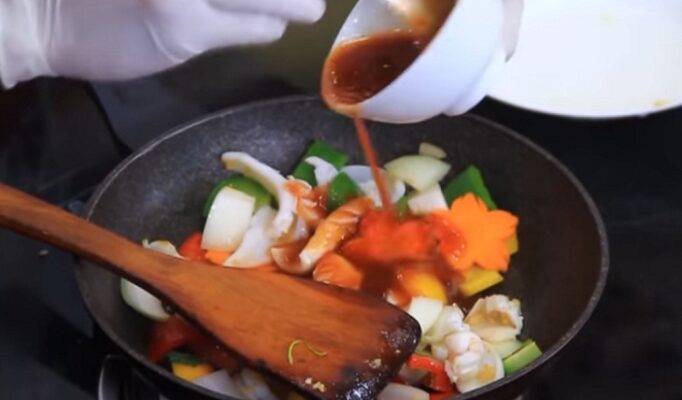 Xào mực