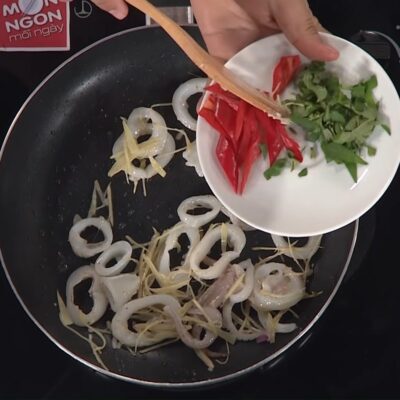 Xào mực: