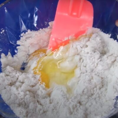 Chuẩn bị bột chiên